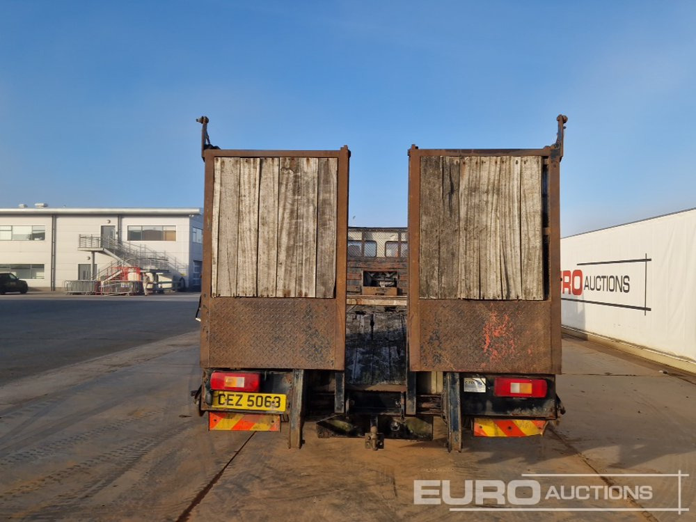 2005 Volvo FL220 - Platós teherautó: 4 kép. 2005 Volvo FL220 - Platós teherautó: 4 kép.