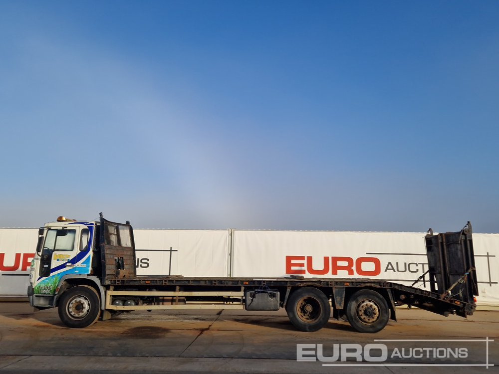2005 Volvo FL220 - Platós teherautó: 2 kép. 2005 Volvo FL220 - Platós teherautó: 2 kép.