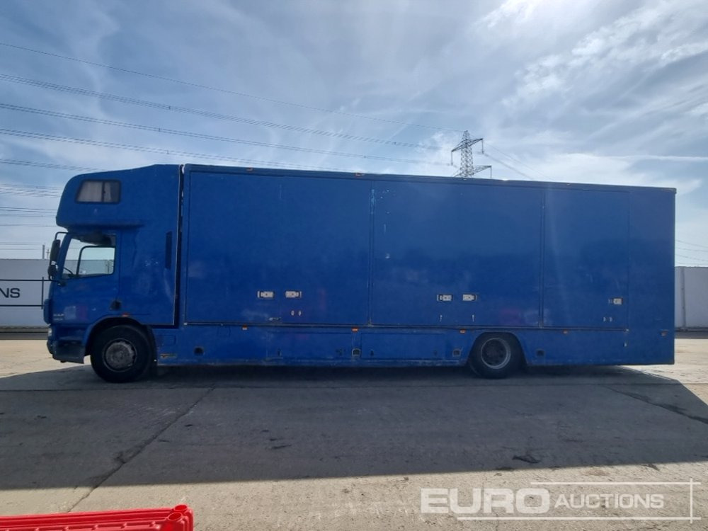 2006 DAF CF65.250 - Dobozos felépítményű teherautó: 2 kép. 2006 DAF CF65.250 - Dobozos felépítményű teherautó: 2 kép.