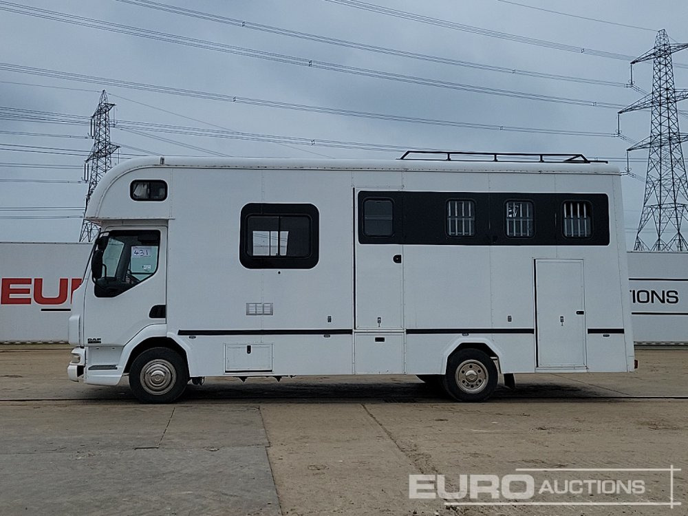 2006 DAF LF45.150 - Állatszállító teherautó: 2 kép. 2006 DAF LF45.150 - Állatszállító teherautó: 2 kép.