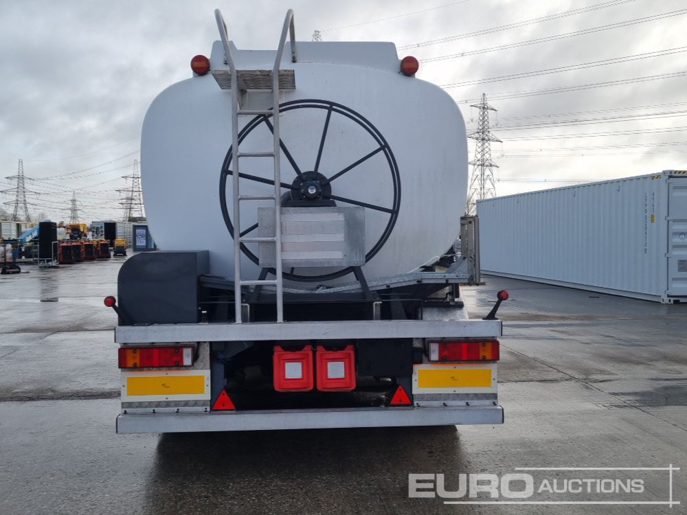 2007 Scania R480 - Tartályos teherautó: 4 kép. 2007 Scania R480 - Tartályos teherautó: 4 kép.