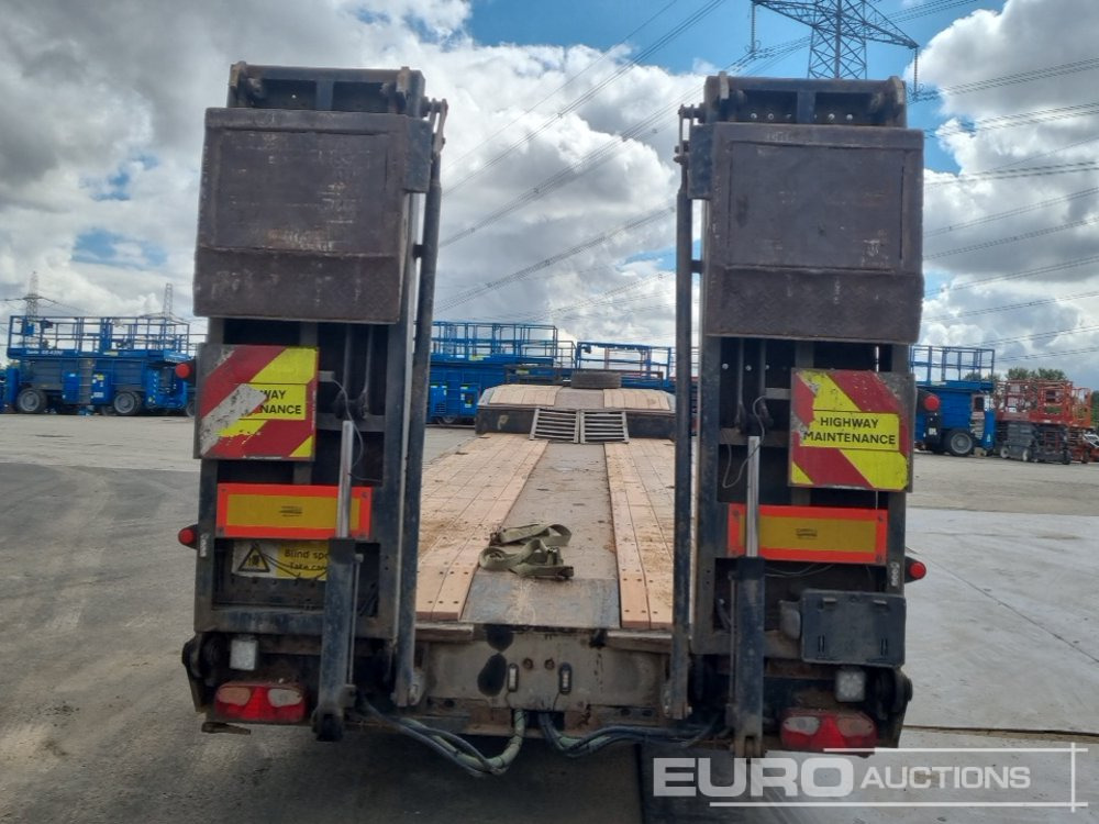 2008 Kassbohrer Tri Axle Step Frame Low Loader Trailer, Outriggers, Hydraulic Flip Toe Ramps. - Félpótkocsi mélybölcsős: 4 kép. 2008 Kassbohrer Tri Axle Step Frame Low Loader Trailer, Outriggers, Hydraulic Flip Toe Ramps. - Félpótkocsi mélybölcsős: 4 kép.