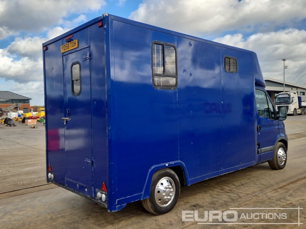 2008 Nissan Interstar - Dobozos kisteherautó: 5 kép. 2008 Nissan Interstar - Dobozos kisteherautó: 5 kép.