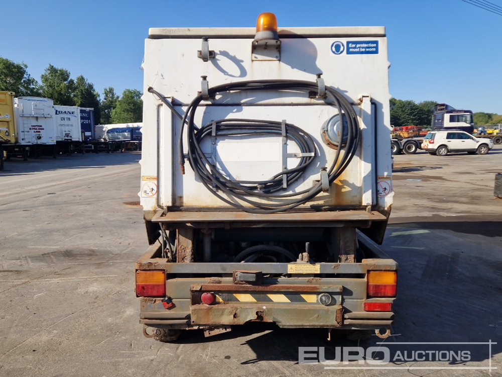 2010 Duleuo 200 QUATTRO - Utcaseprő gép: 4 kép. 2010 Duleuo 200 QUATTRO - Utcaseprő gép: 4 kép.