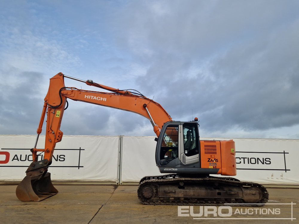 2010 Hitachi ZX225USLC-3 - Lánctalpas kotró: 2 kép. 2010 Hitachi ZX225USLC-3 - Lánctalpas kotró: 2 kép.