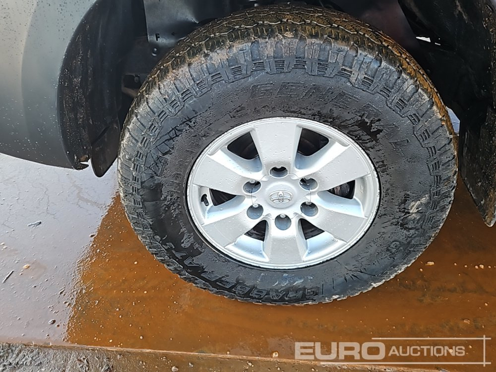 Pickup 2010 Toyota Hilux: 9 kép. Pickup 2010 Toyota Hilux: 9 kép.