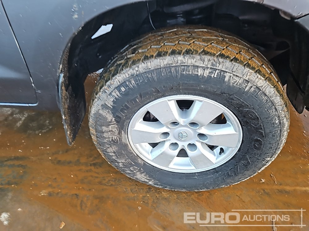 Pickup 2010 Toyota Hilux: 12 kép. Pickup 2010 Toyota Hilux: 12 kép.