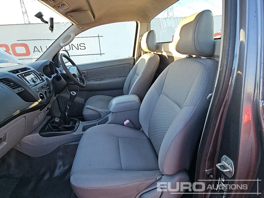 Pickup 2010 Toyota Hilux: 18 kép. Pickup 2010 Toyota Hilux: 18 kép.