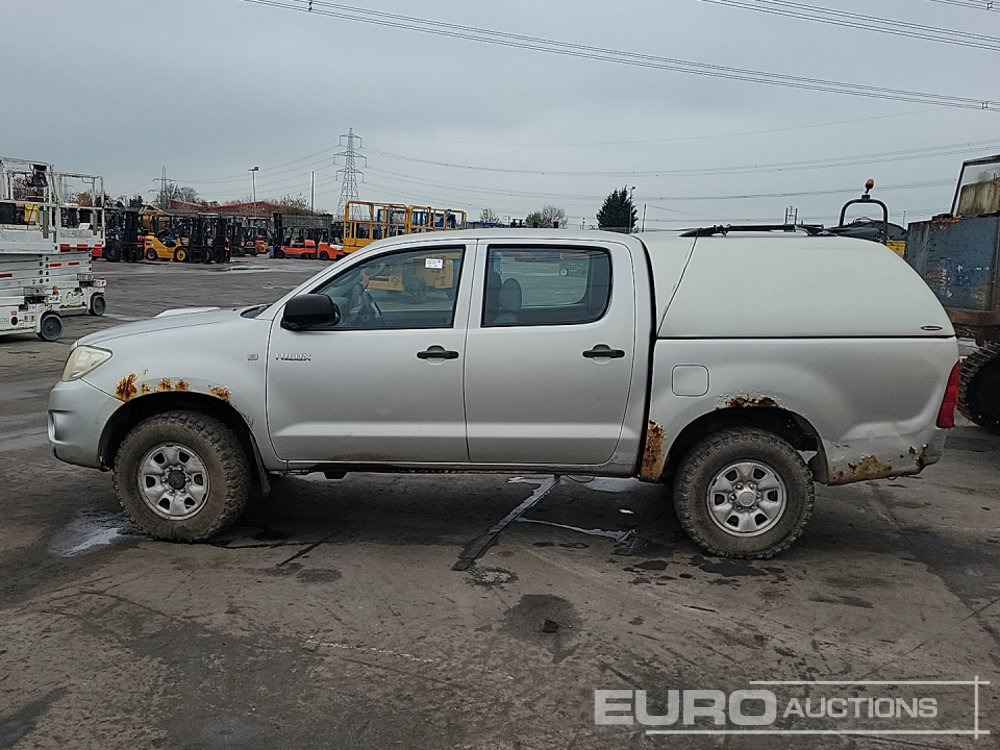 2010 Toyota Hilux - Autó: 2 kép. 2010 Toyota Hilux - Autó: 2 kép.