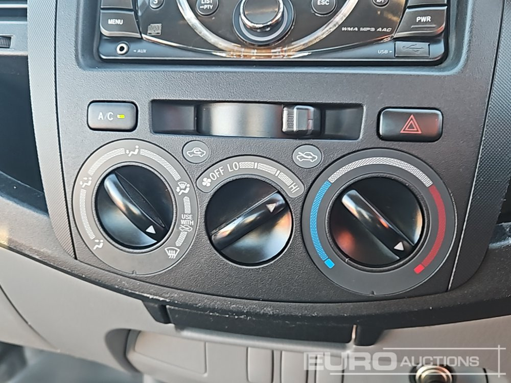 Pickup 2010 Toyota Hilux: 33 kép. Pickup 2010 Toyota Hilux: 33 kép.