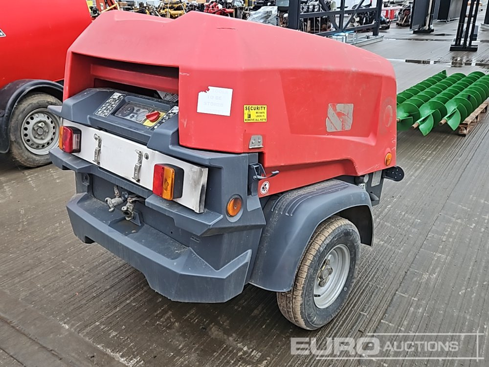 2011 Atlas Copco XAS48 90CFM - Légkompresszor: 5 kép. 2011 Atlas Copco XAS48 90CFM - Légkompresszor: 5 kép.