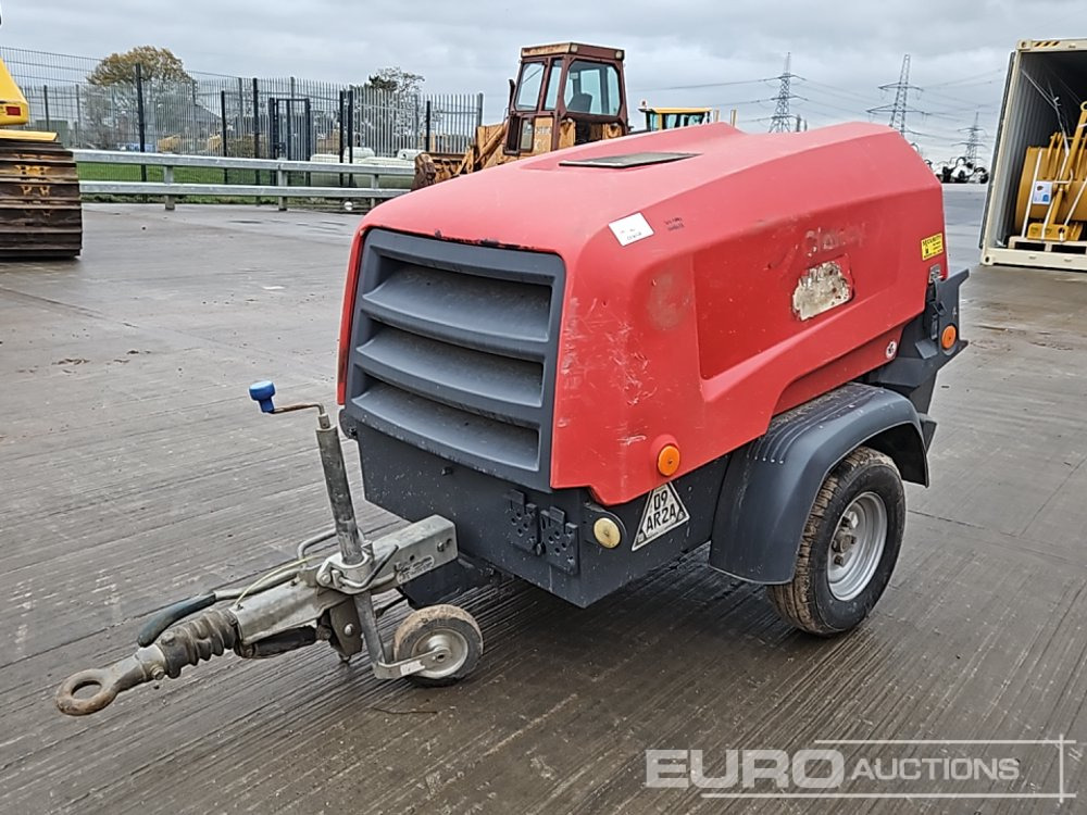 2011 Atlas Copco XAS48 90CFM - Légkompresszor: 1 kép. 2011 Atlas Copco XAS48 90CFM - Légkompresszor: 1 kép.