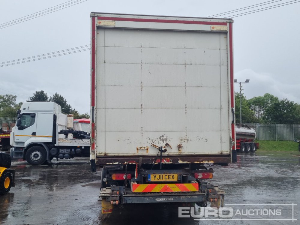 2011 DAF LF55.220 - Dobozos felépítményű teherautó: 4 kép. 2011 DAF LF55.220 - Dobozos felépítményű teherautó: 4 kép.