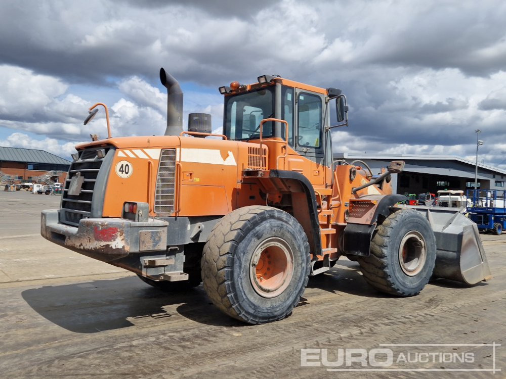 2011 Doosan DL300 - Gumikerekes homlokrakodó: 5 kép. 2011 Doosan DL300 - Gumikerekes homlokrakodó: 5 kép.