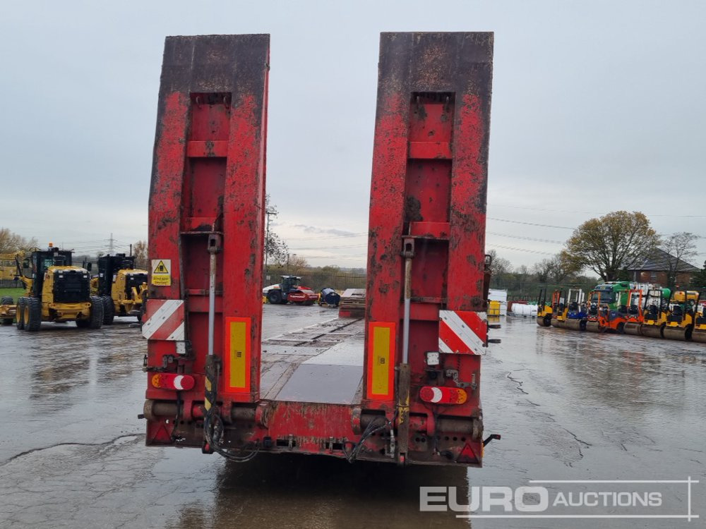 2011 Faymonville STN-3U - Félpótkocsi mélybölcsős: 4 kép. 2011 Faymonville STN-3U - Félpótkocsi mélybölcsős: 4 kép.