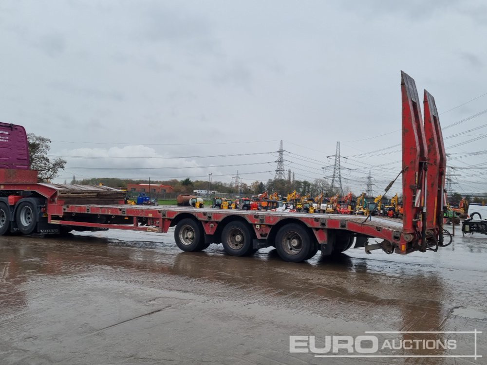 2011 Faymonville STN-3U - Félpótkocsi mélybölcsős: 3 kép. 2011 Faymonville STN-3U - Félpótkocsi mélybölcsős: 3 kép.