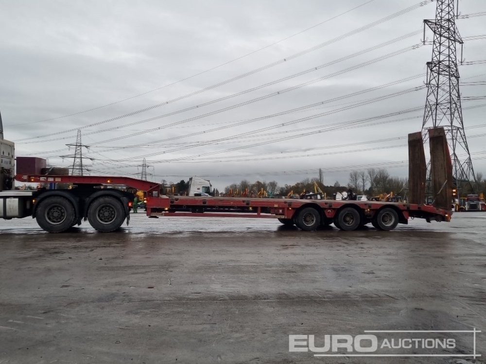 2011 Faymonville Tri Axle Stepframr Low Loader Trailer, Out Riggers, Hydraulic Ramps - Félpótkocsi mélybölcsős: 2 kép. 2011 Faymonville Tri Axle Stepframr Low Loader Trailer, Out Riggers, Hydraulic Ramps - Félpótkocsi mélybölcsős: 2 kép.
