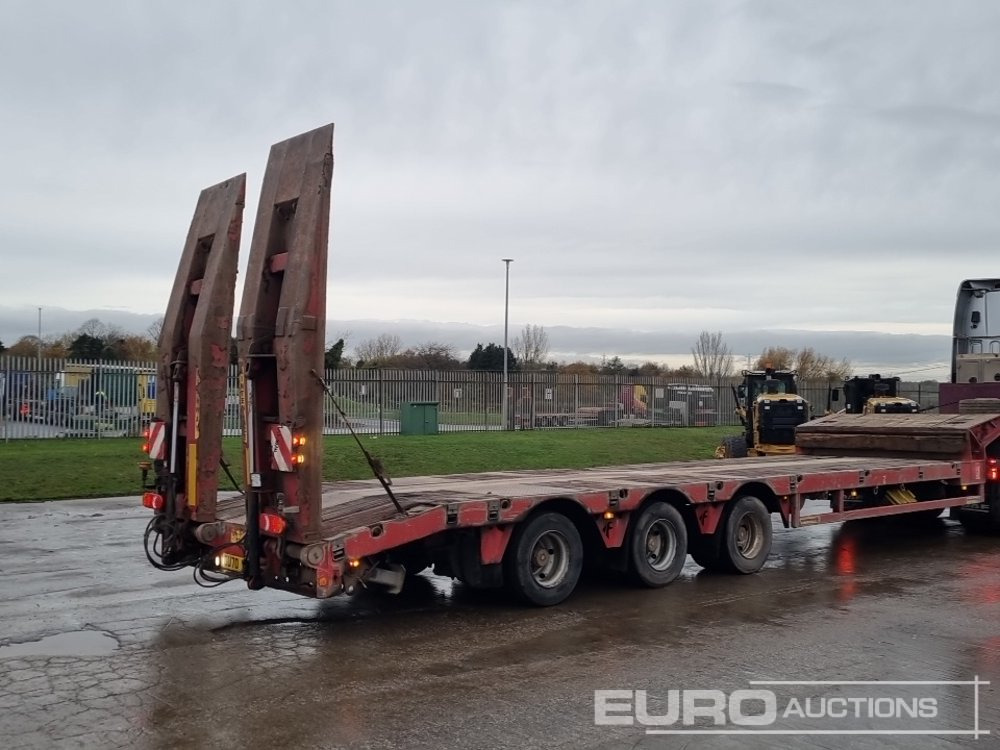 2011 Faymonville Tri Axle Stepframr Low Loader Trailer, Out Riggers, Hydraulic Ramps - Félpótkocsi mélybölcsős: 5 kép. 2011 Faymonville Tri Axle Stepframr Low Loader Trailer, Out Riggers, Hydraulic Ramps - Félpótkocsi mélybölcsős: 5 kép.
