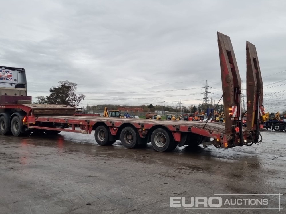 2011 Faymonville Tri Axle Stepframr Low Loader Trailer, Out Riggers, Hydraulic Ramps - Félpótkocsi mélybölcsős: 3 kép. 2011 Faymonville Tri Axle Stepframr Low Loader Trailer, Out Riggers, Hydraulic Ramps - Félpótkocsi mélybölcsős: 3 kép.