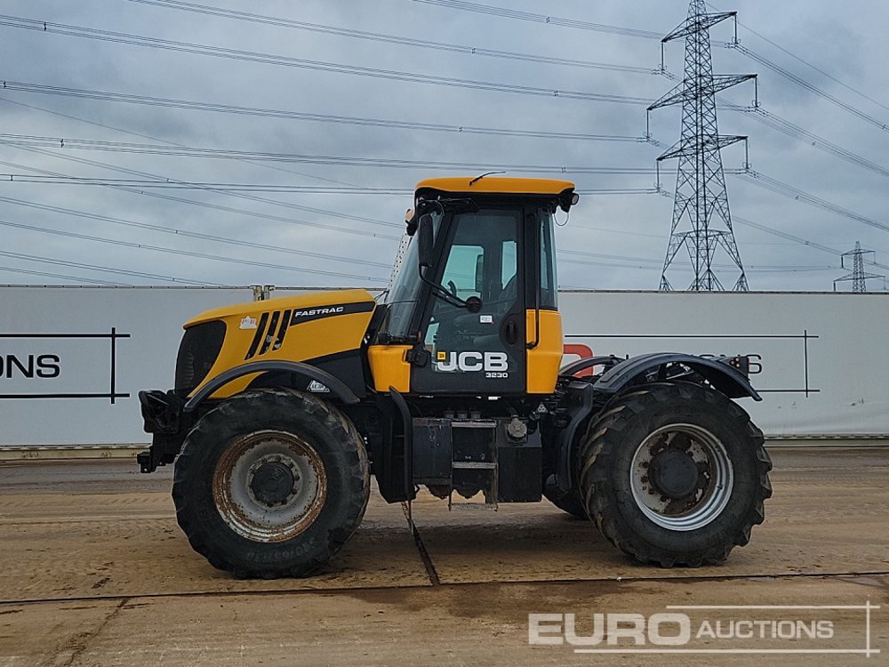 2011 JCB Fastrac 3230 - Traktor: 2 kép. 2011 JCB Fastrac 3230 - Traktor: 2 kép.