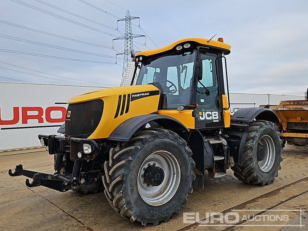 2011 JCB Fastrac 3230 - Traktor: 1 kép. 2011 JCB Fastrac 3230 - Traktor: 1 kép.