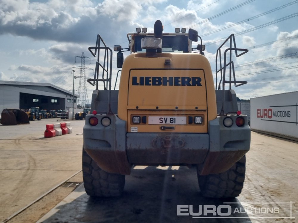 2011 Liebherr L566 - Gumikerekes homlokrakodó: 4 kép. 2011 Liebherr L566 - Gumikerekes homlokrakodó: 4 kép.