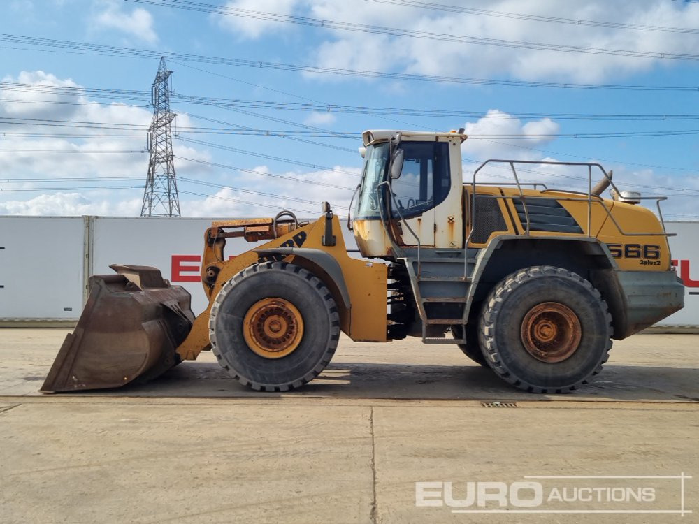 2011 Liebherr L566 - Gumikerekes homlokrakodó: 2 kép. 2011 Liebherr L566 - Gumikerekes homlokrakodó: 2 kép.