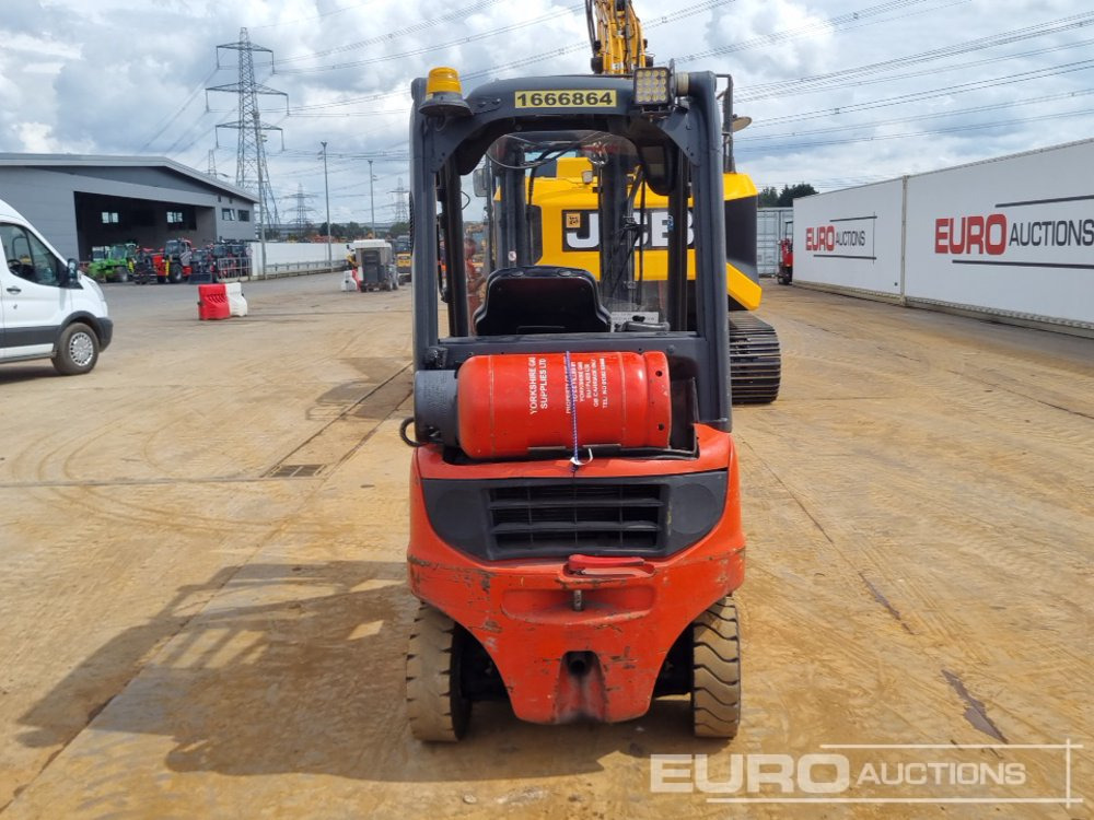2011 Linde H16T - Villás targonca: 4 kép. 2011 Linde H16T - Villás targonca: 4 kép.