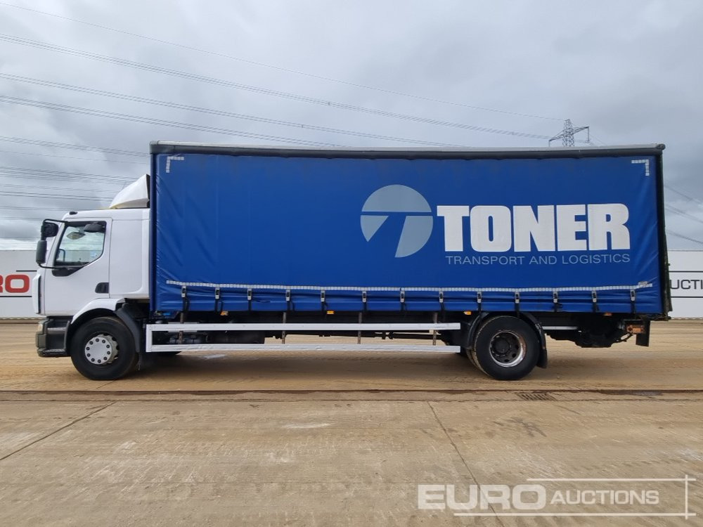 2011 Renault 4x2 Curtainsider Lorry, Hydraulic Ramp, Manual Gearbox - Ponyvás teherautó: 2 kép. 2011 Renault 4x2 Curtainsider Lorry, Hydraulic Ramp, Manual Gearbox - Ponyvás teherautó: 2 kép.