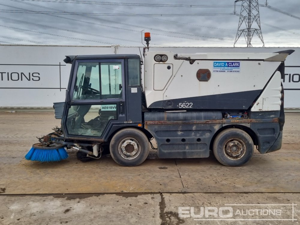 2011 Schmidt Compact 200 - Utcaseprő gép: 2 kép. 2011 Schmidt Compact 200 - Utcaseprő gép: 2 kép.