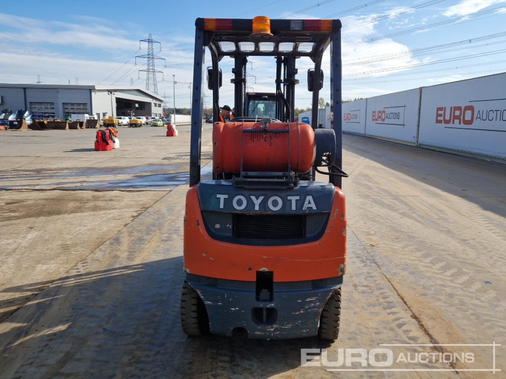 2011 Toyota 02-8FGF15 - Villás targonca: 4 kép. 2011 Toyota 02-8FGF15 - Villás targonca: 4 kép.