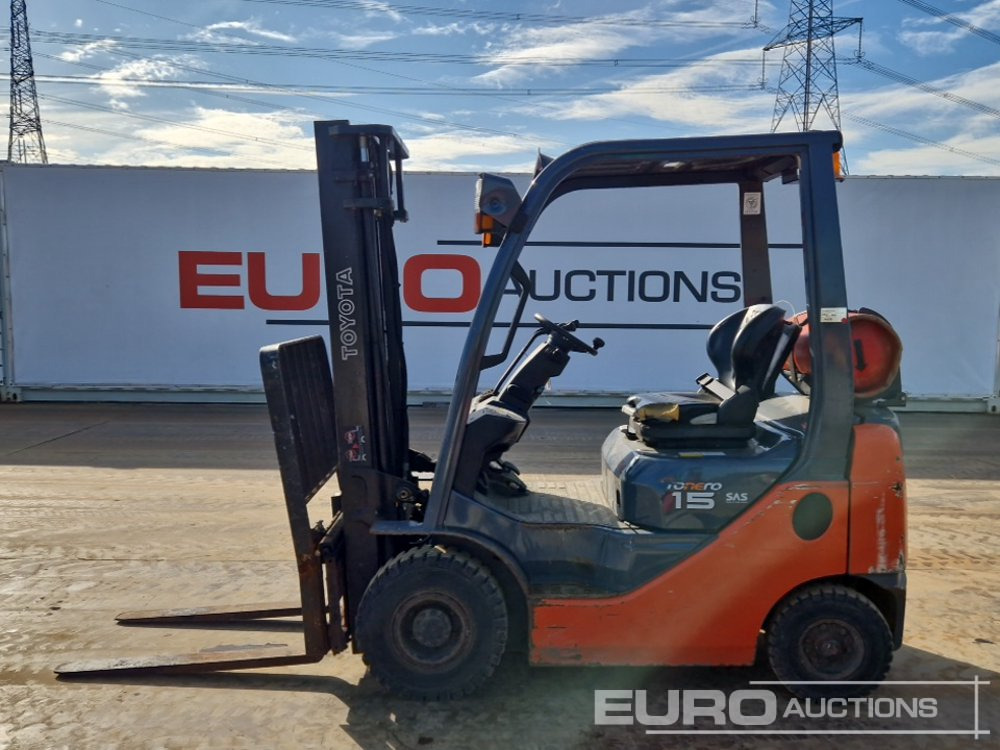 2011 Toyota 02-8FGF15 - Villás targonca: 2 kép. 2011 Toyota 02-8FGF15 - Villás targonca: 2 kép.