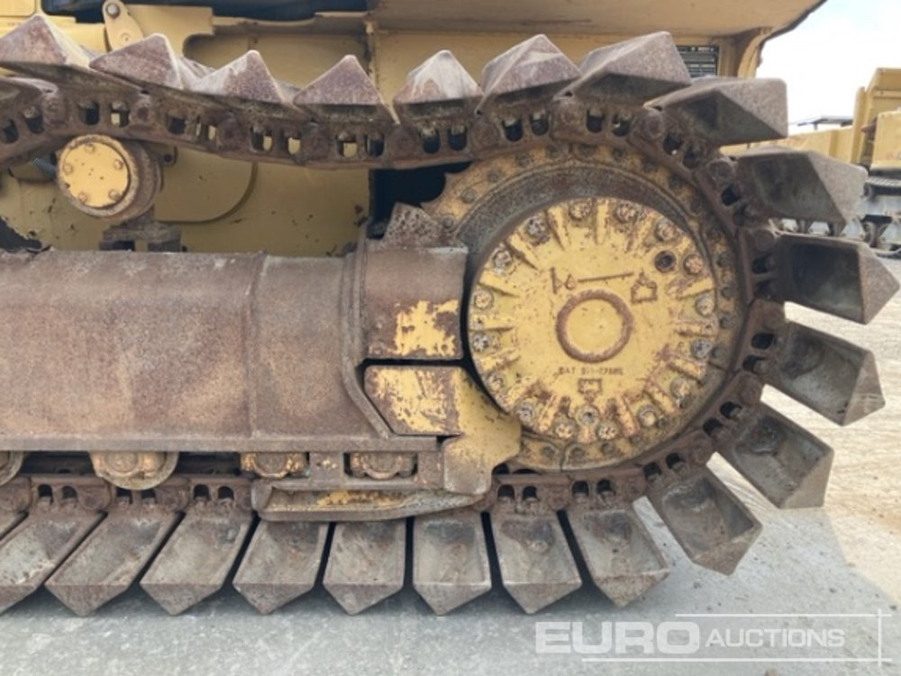 Buldózer 2012 CAT D3K LGP: 6 kép. Buldózer 2012 CAT D3K LGP: 6 kép.