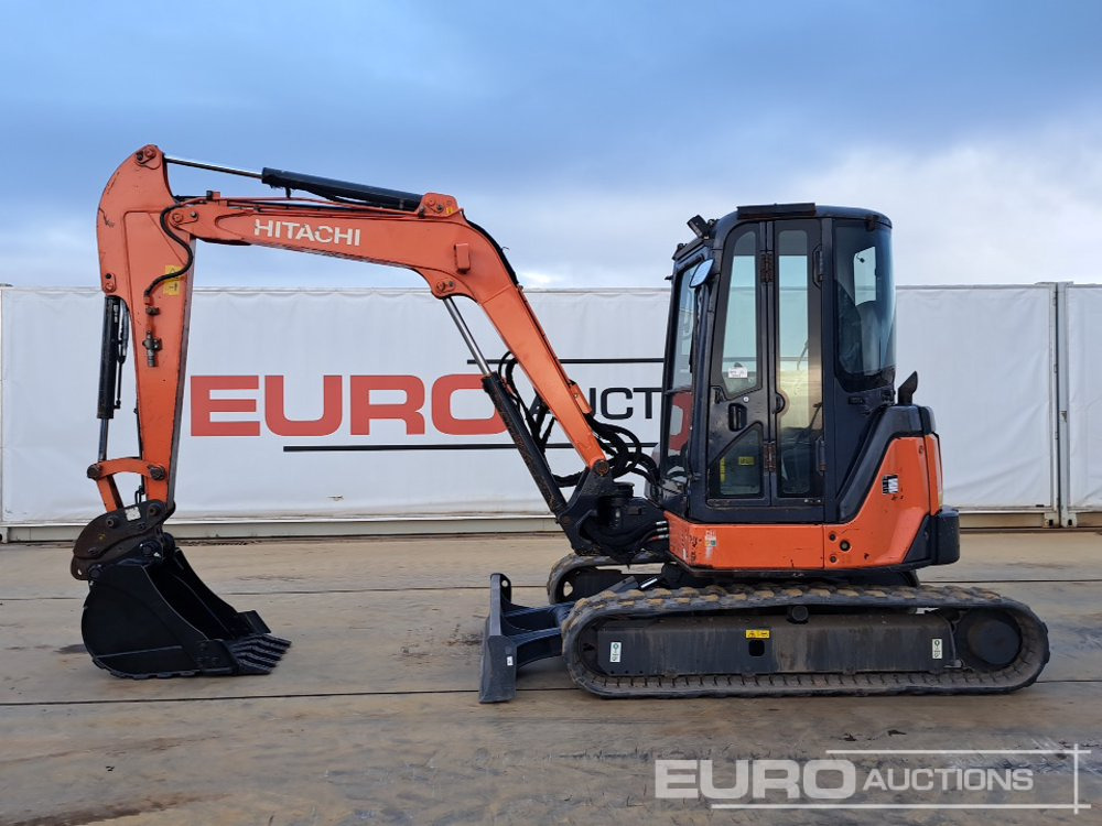 2012 Hitachi ZX52U-3-CLR - Minikotró: 2 kép. 2012 Hitachi ZX52U-3-CLR - Minikotró: 2 kép.