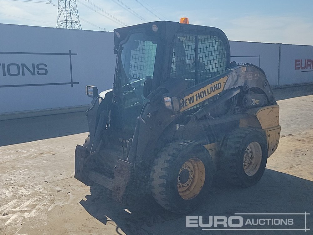 2012 New Holland L220 - Mini homlokrakodó: 1 kép. 2012 New Holland L220 - Mini homlokrakodó: 1 kép.