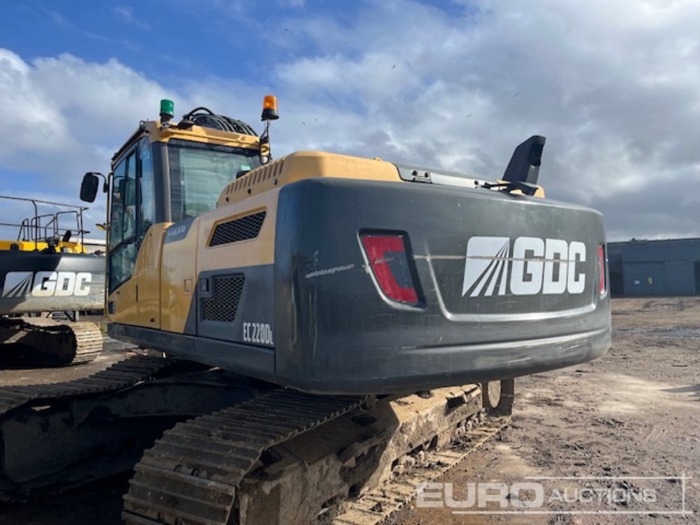 2012 Volvo EC220DL - Lánctalpas kotró: 5 kép. 2012 Volvo EC220DL - Lánctalpas kotró: 5 kép.