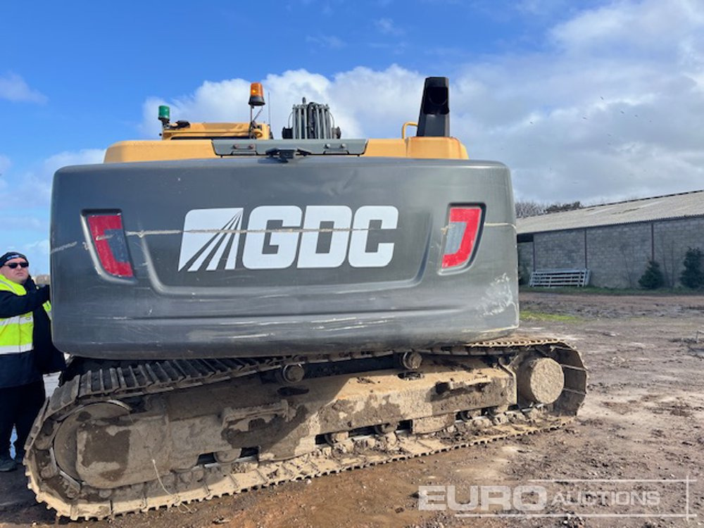 2012 Volvo EC220DL - Lánctalpas kotró: 4 kép. 2012 Volvo EC220DL - Lánctalpas kotró: 4 kép.