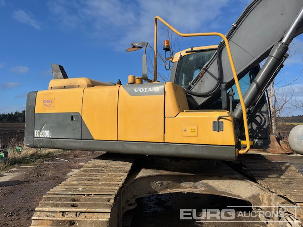 2012 Volvo EC220DL - Lánctalpas kotró: 2 kép. 2012 Volvo EC220DL - Lánctalpas kotró: 2 kép.