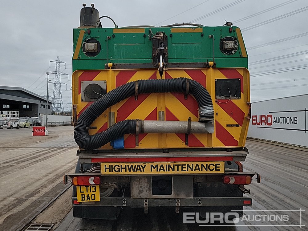 2013 DAF 55.220 - Utcaseprő gép: 4 kép. 2013 DAF 55.220 - Utcaseprő gép: 4 kép.