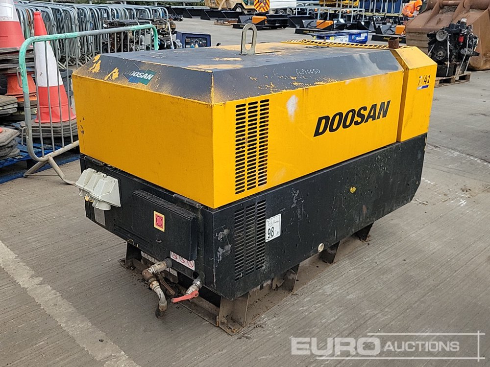2013 Doosan 741 140CFM - Légkompresszor: 1 kép. 2013 Doosan 741 140CFM - Légkompresszor: 1 kép.