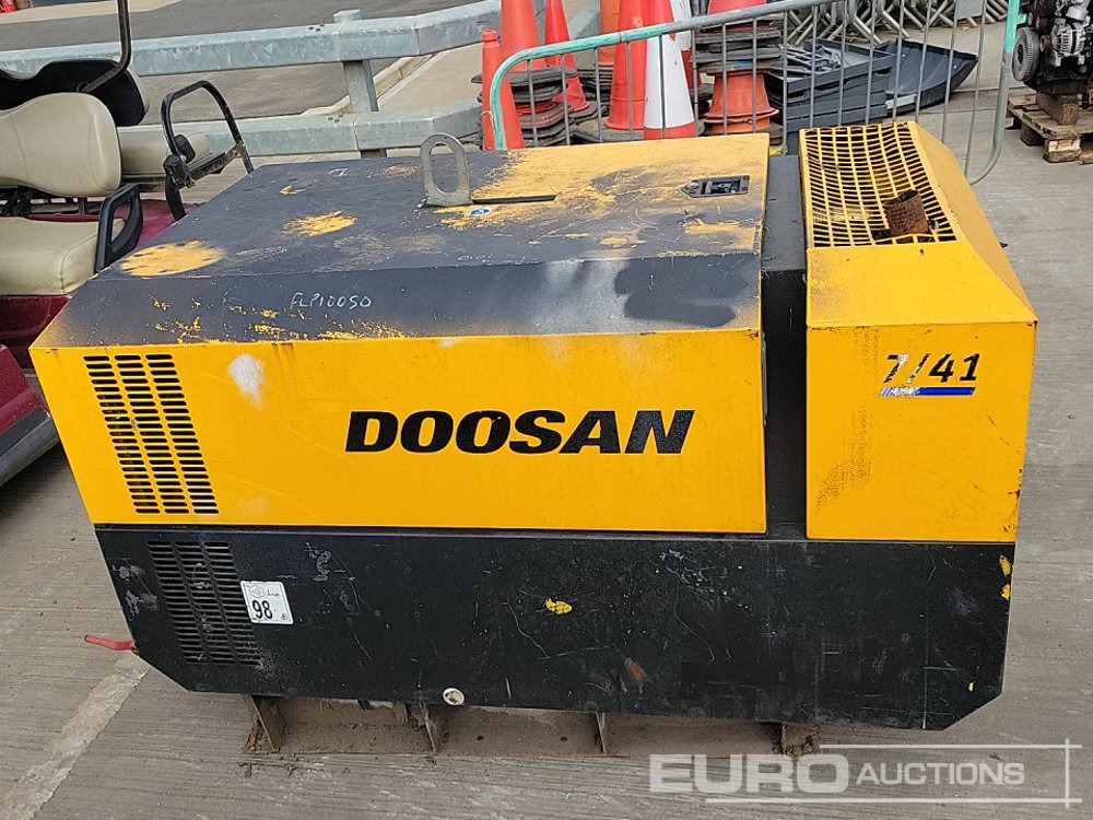 2013 Doosan 741 140CFM - Légkompresszor: 2 kép. 2013 Doosan 741 140CFM - Légkompresszor: 2 kép.