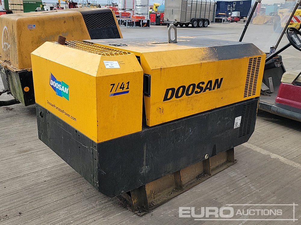 2013 Doosan 741 140CFM - Légkompresszor: 5 kép. 2013 Doosan 741 140CFM - Légkompresszor: 5 kép.