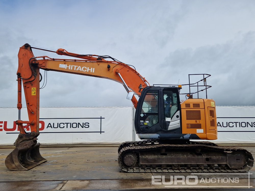 2013 Hitachi ZX225USLC-5B - Lánctalpas kotró: 2 kép. 2013 Hitachi ZX225USLC-5B - Lánctalpas kotró: 2 kép.