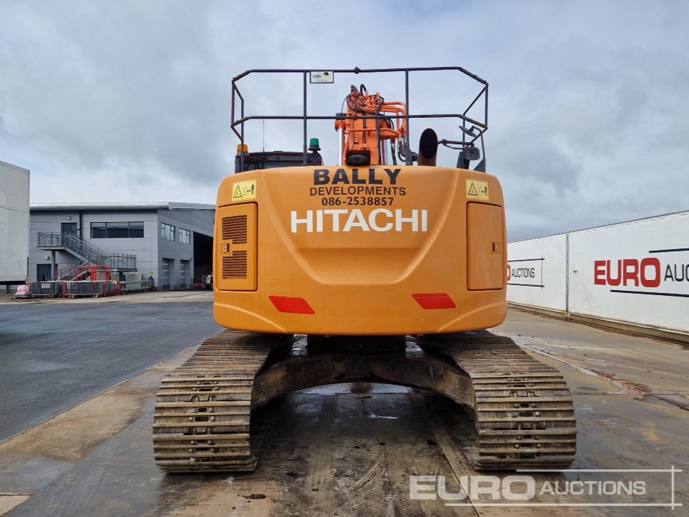 2013 Hitachi ZX225USLC-5B - Lánctalpas kotró: 4 kép. 2013 Hitachi ZX225USLC-5B - Lánctalpas kotró: 4 kép.