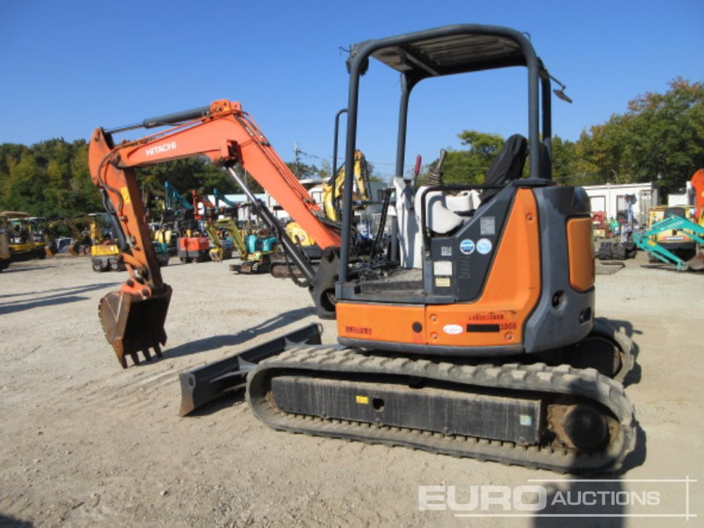2013 Hitachi ZX40U-5A Rubber Tracks, Blade, Piped, Offset, Canopy - Minikotró: 2 kép. 2013 Hitachi ZX40U-5A Rubber Tracks, Blade, Piped, Offset, Canopy - Minikotró: 2 kép.