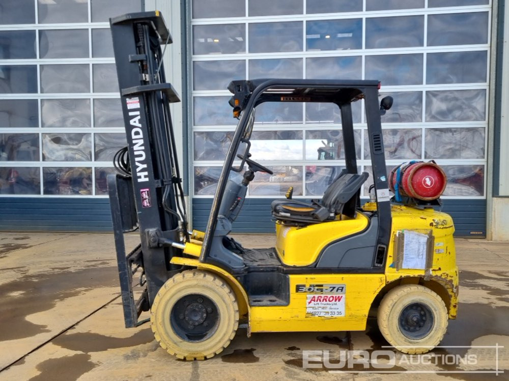 2013 Hyundai 30L-7A - Villás targonca: 2 kép. 2013 Hyundai 30L-7A - Villás targonca: 2 kép.