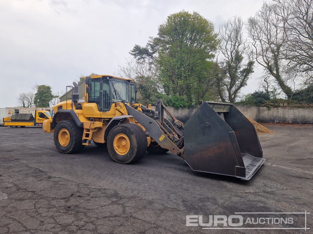 2013 Volvo L110G - Gumikerekes homlokrakodó: 1 kép. 2013 Volvo L110G - Gumikerekes homlokrakodó: 1 kép.