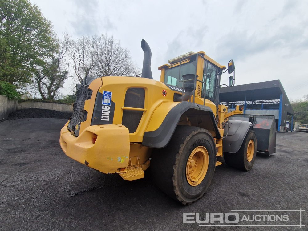 2013 Volvo L110G - Gumikerekes homlokrakodó: 2 kép. 2013 Volvo L110G - Gumikerekes homlokrakodó: 2 kép.