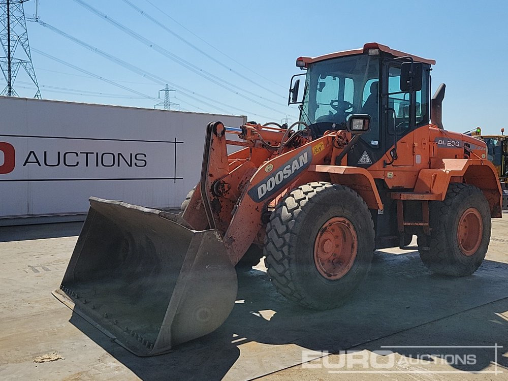 2014 Doosan DL200-3 - Gumikerekes homlokrakodó: 1 kép. 2014 Doosan DL200-3 - Gumikerekes homlokrakodó: 1 kép.
