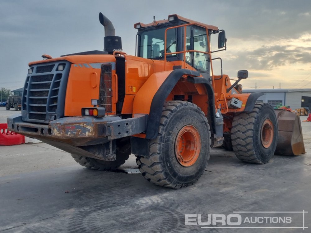 2014 Doosan DL420-3 - Gumikerekes homlokrakodó: 5 kép. 2014 Doosan DL420-3 - Gumikerekes homlokrakodó: 5 kép.